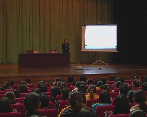 举行千场家庭教育大讲堂进村（社区）活动