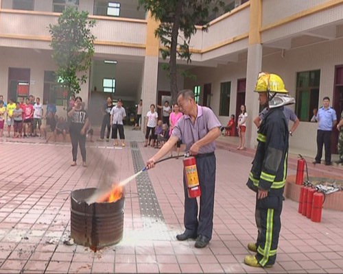 镇敬老院开展消防安全培训活动