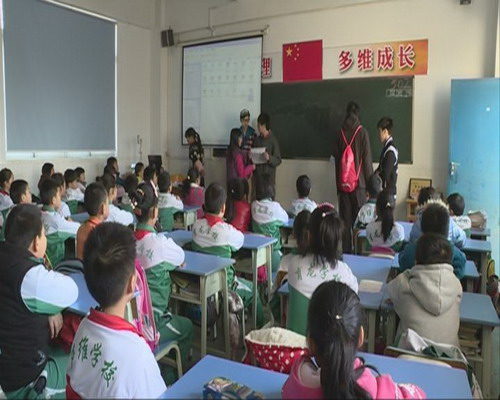 香港学生到我镇开展义教活动 港莞学生交流互动气氛活跃