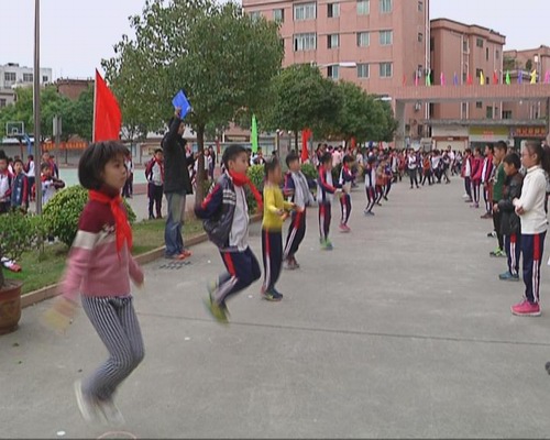 中心小学第十届体育艺术节 活力小伙伴赛场上展风采